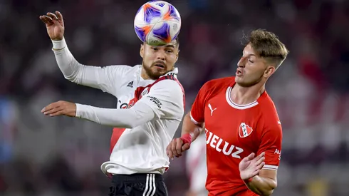 BUENOS AIRES, ARGENTINA - APRIL 23: Paulo Diaz of River Plate competes for the ball with Baltasar Barcia of Independiente during a Liga Profesional 2023 match between River Plate and Independiente at Estadio Mas Monumental Antonio Vespucio Liberti on April 23, 2023 in Buenos Aires, Argentina. (Photo by Marcelo Endelli/Getty Images)
