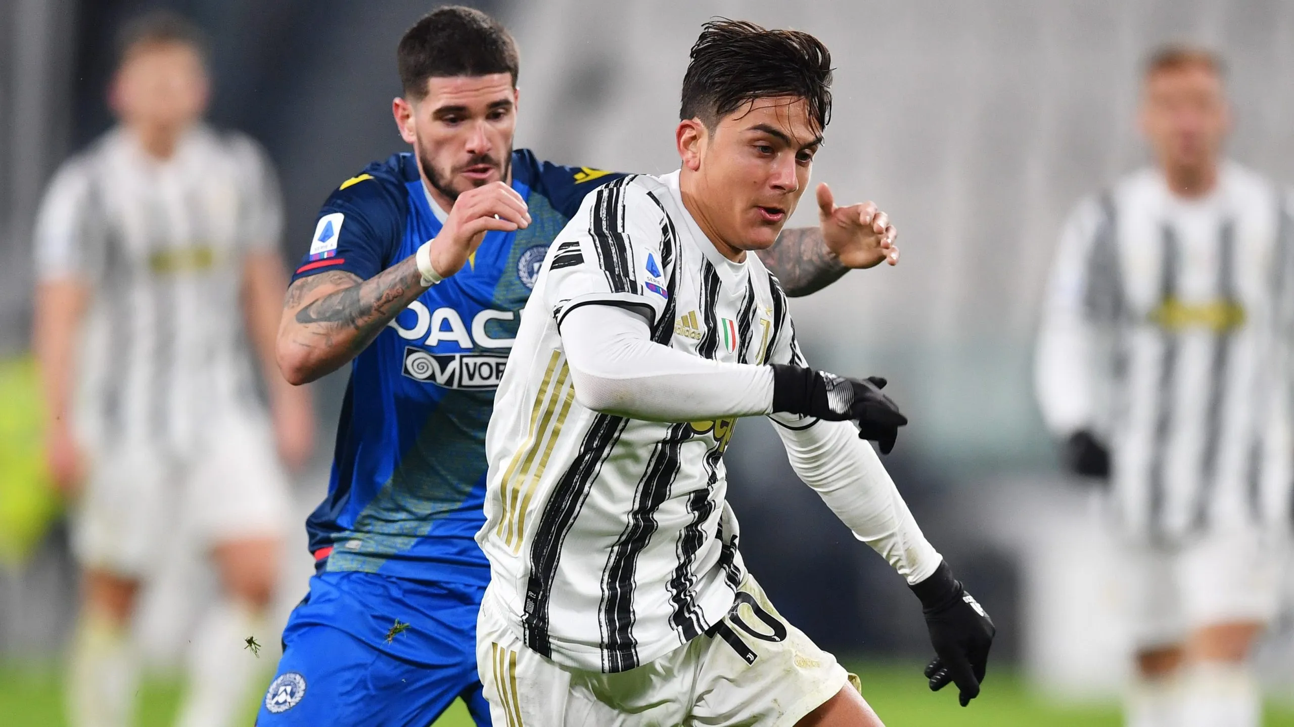 Rodrigo De Paul ya jugó en la Serie A con el Udinese. En la foto, contra la Juventus de Paulo Dybala, quien hoy está en la Roma. Getty Images.