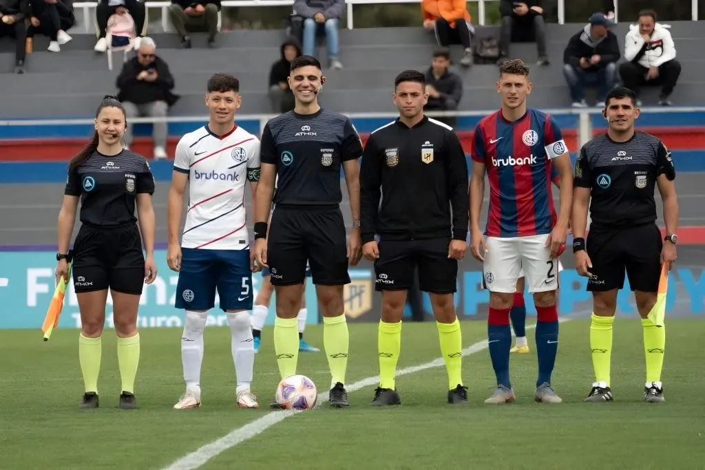 Sarmiento y San Lorenzo jugaron bajo el mismo escudo en Reserva.