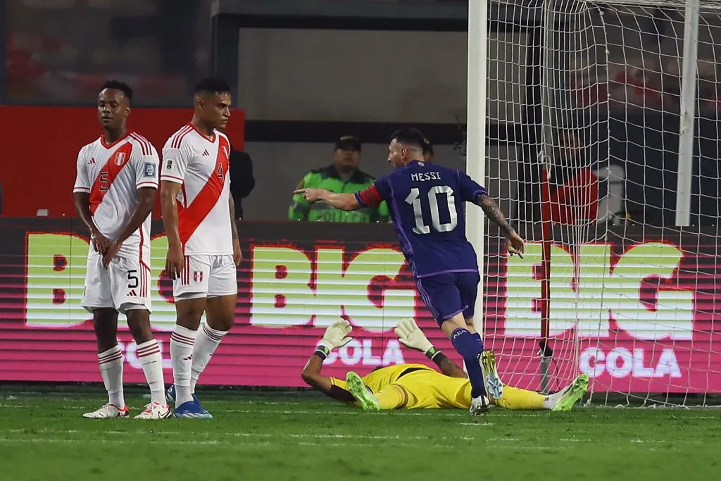 Lionel Messi celebra su segundo gol en el partido ante Perú.