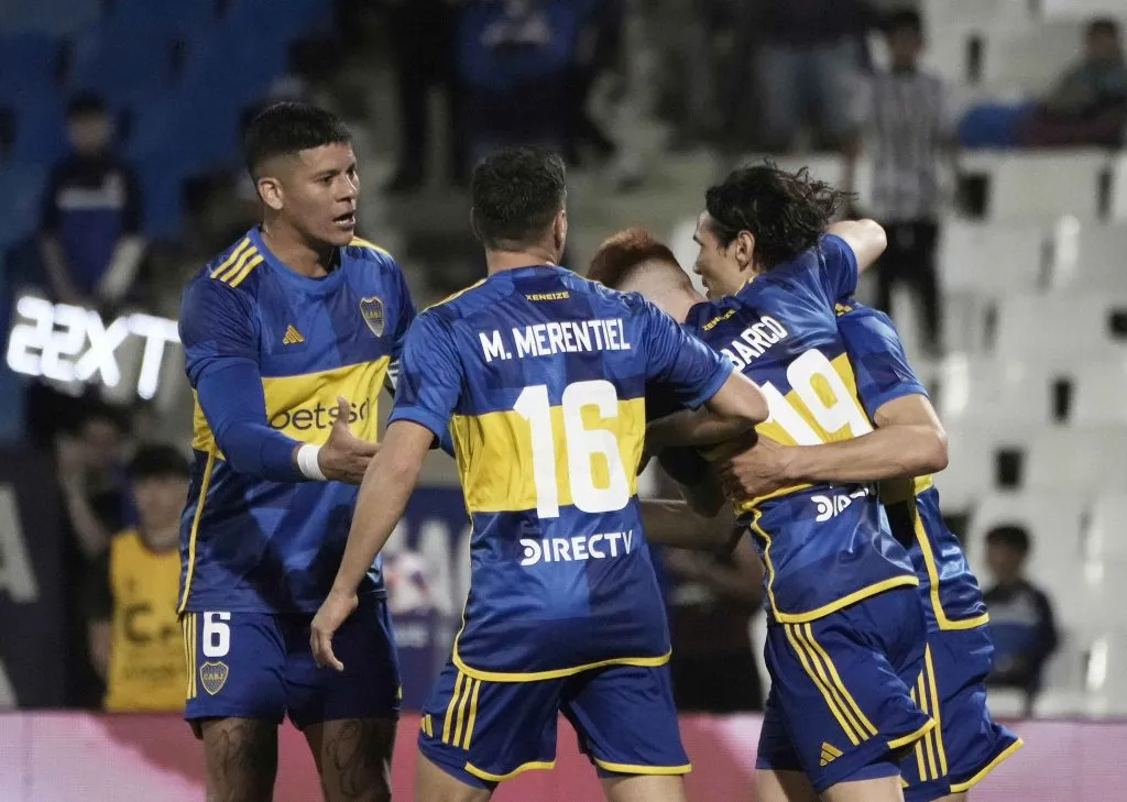 Valentín Barco celebra el gol de Cavani ante Talleres. (Foto: Boca).
