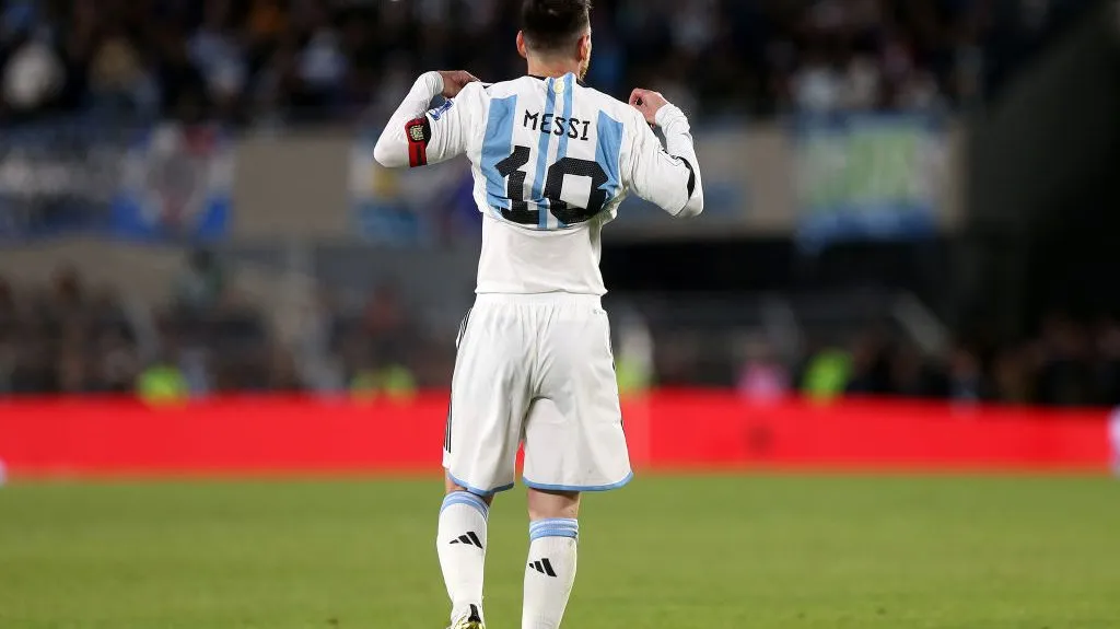 Lionel Messi tras ingresar frente a Paraguay. // Getty