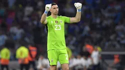 Dibu Martínez va por el invicto de Zoff: ¿Cuántos minutos le faltan?