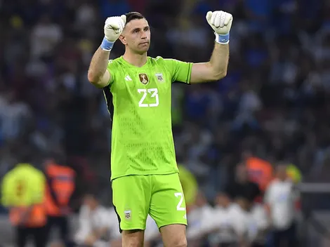 Dibu Martínez va por el invicto de Zoff: ¿Cuántos minutos le faltan?