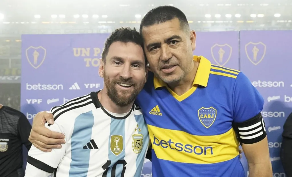 Messi y Riquelme en la despedida del vice. (Foto: Getty Images)