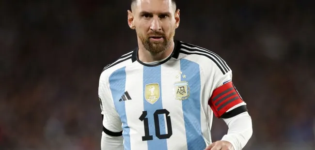Lionel Messi con la cinta de la Selección. // Getty