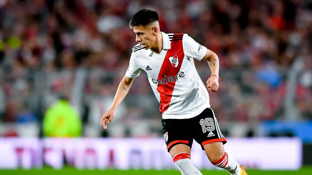 Claudio Echeverri durante uno de sus partidos con River. // Getty