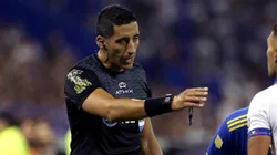 Yael Falcón Pérez impartiendo justicia en un partido.