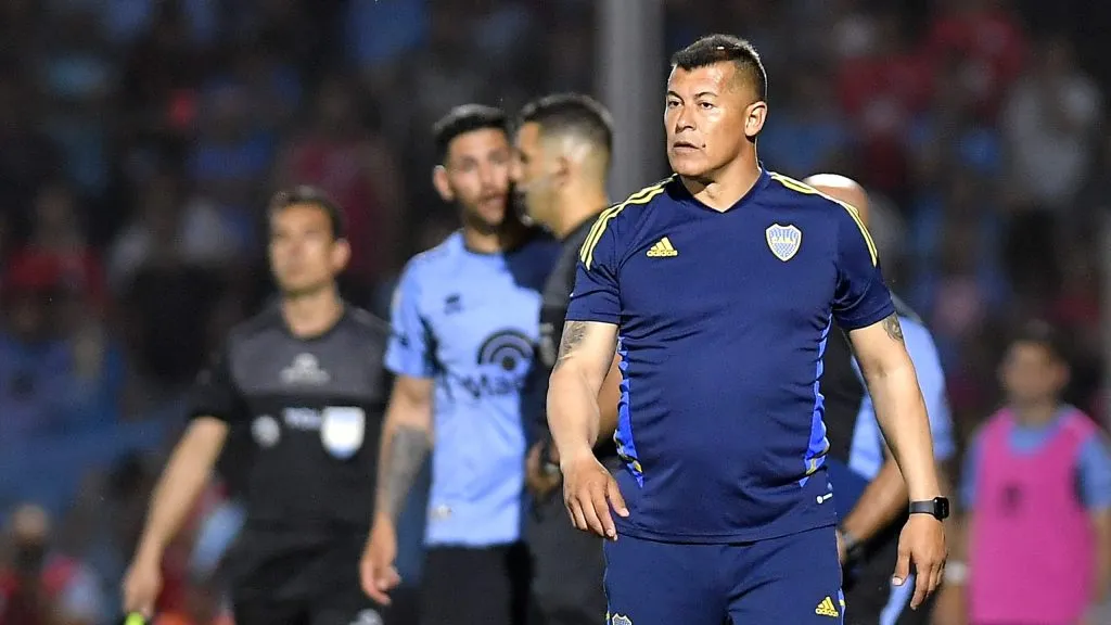 Almirón no se fue conforme con lo sucedido en el campo de juego. (Foto: Getty Images)