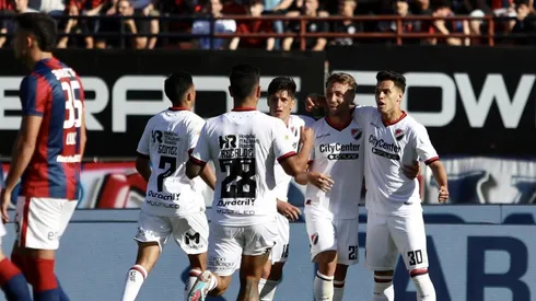 Sin despeinarse, Newell's goleó a San Lorenzo en el Bajo Flores