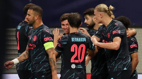 Todo Manchester City festejando el gol de Julián Álvarez.