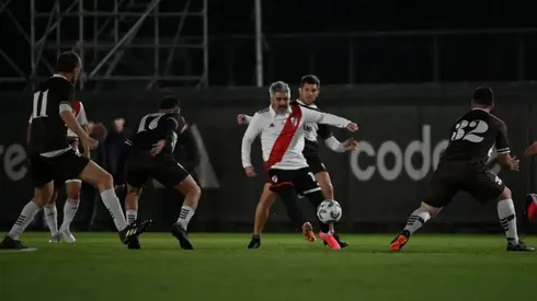 Ariel Ortega en acción.