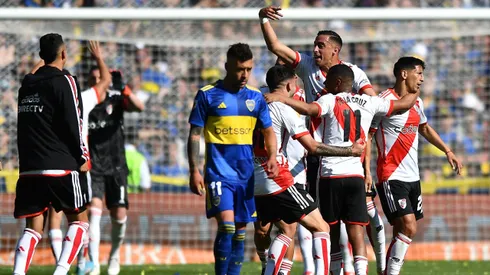Ramiro Funes Mori festejando en la cancha de Boca.