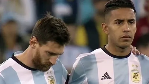 Tiene 30 años, jugó en la Selección Argentina con Messi, trabajó como Uber y ahora quiere volver al fútbol