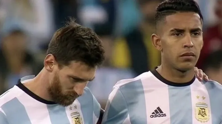Tiene 30 años, jugó en la Selección Argentina con Messi, trabajó como Uber y ahora quiere volver al fútbol