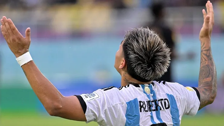 Agustín Ruberto celebrando un gol con la Selección Argentina.