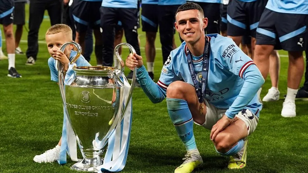 Ronnie se ganó el corazón de los hinchas Citizens durante los festejos de la Champions.