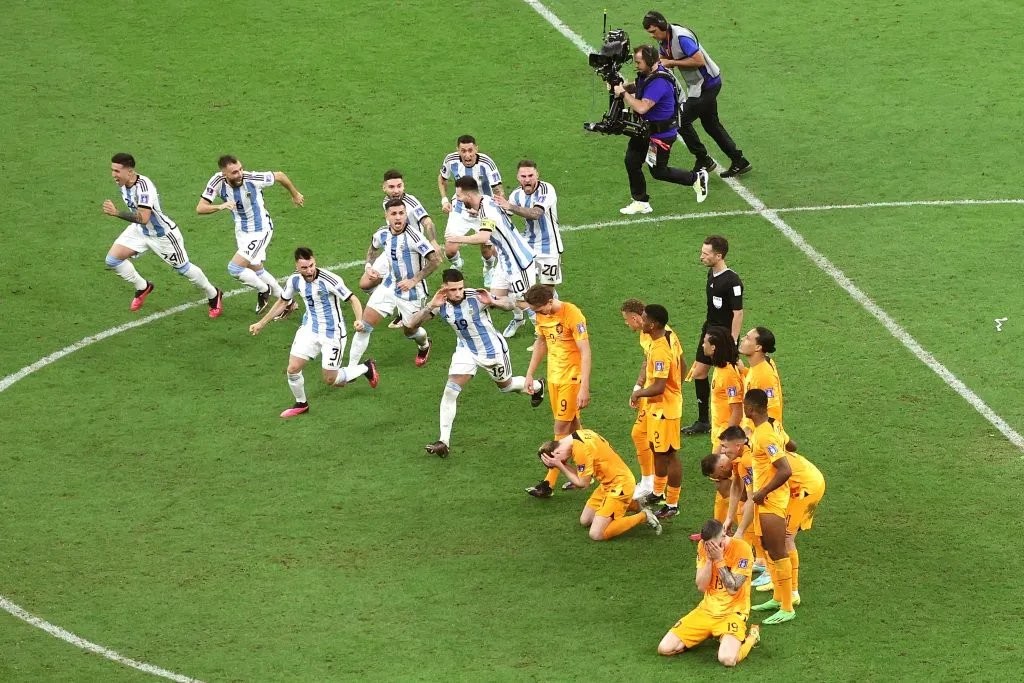 El descontrolado festejo tras la serie de penales ante Países Bajos (Getty)
