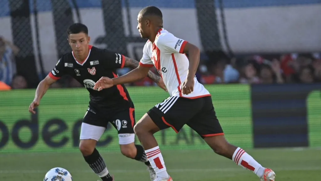 River e Instituto chocaron en Avellaneda.