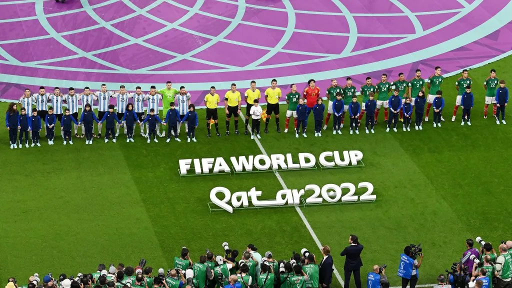 Los dos equipos en la presentación oficial del partido (Getty Images)