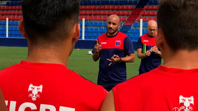 Ledesma como entrenador de Tigre.