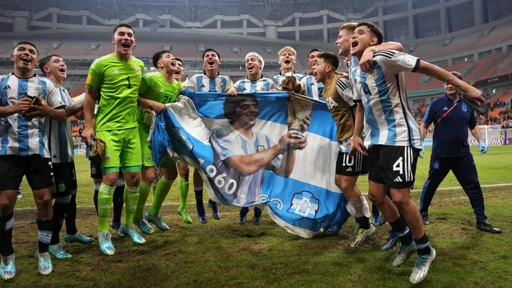 Argentina celebró con El Diego el pase a semis.