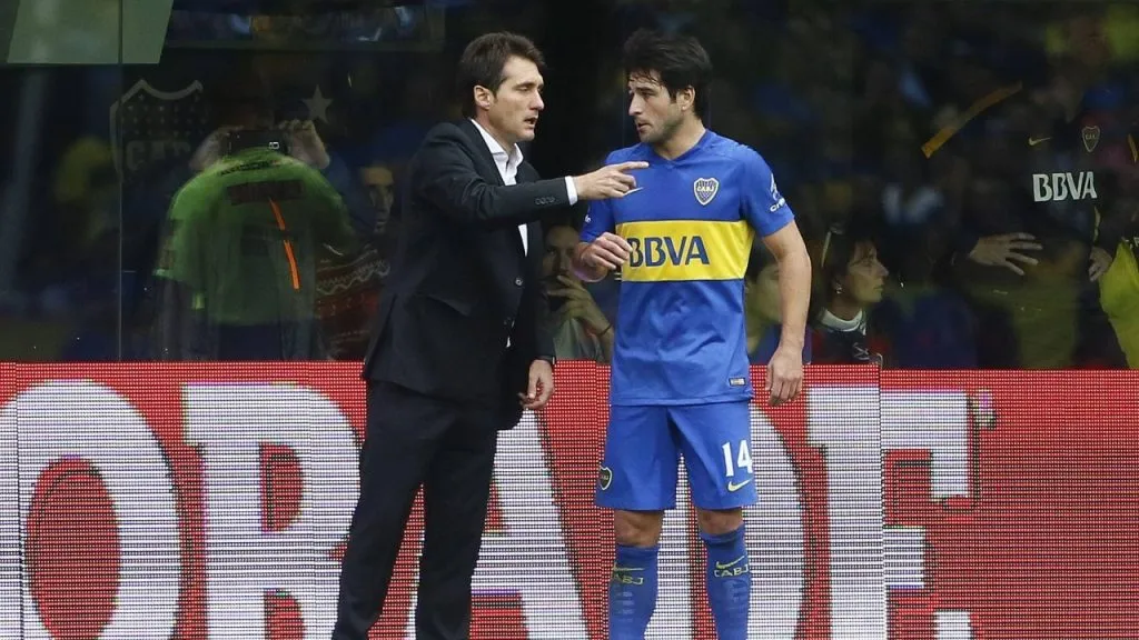 Nicolás Lodeiro, junto a Guillermo Barros Schelotto.