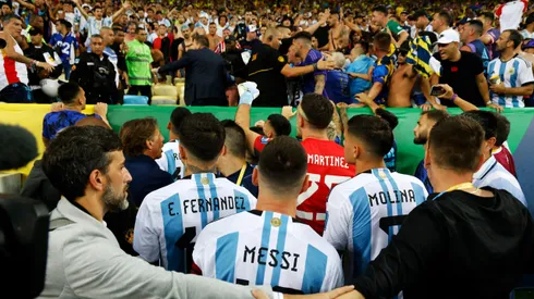 Hinchas argentinos fueron reprimidos por la policía brasileña en el Maracaná.