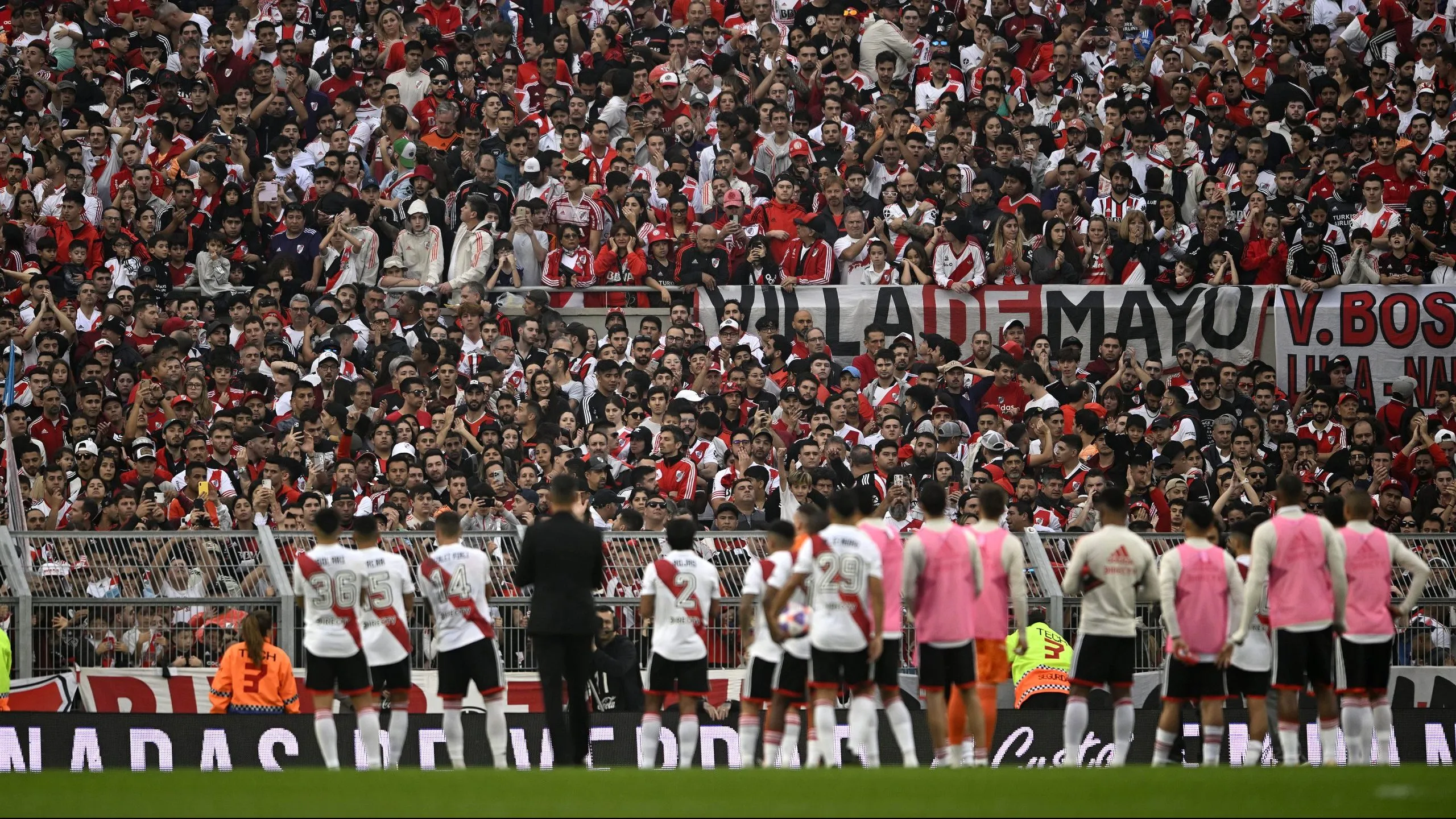 River vs. Defensa se suspendió a los 25′ del primer tiempo y se reanudó 2 semanas después. (Foto: Getty Images)