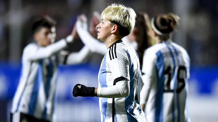 La delantera argentina tuvo un encontronazo con los hinchas brasileños en Twitter.
