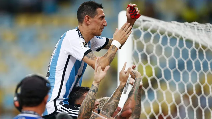 Los hinchas ovacionaron a Di María.