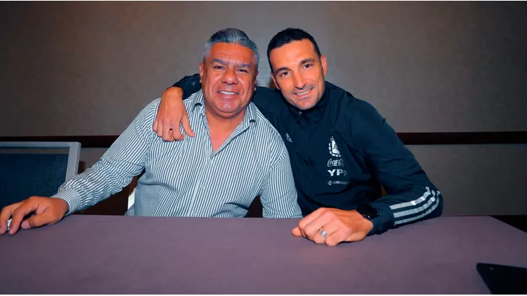 Tapia junto a Scaloni, cuando se comunicó la extensión contractual del entrenador
