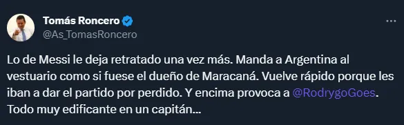 Tomás Roncero criticó a Messi por sacar al plantel argentino del campo.