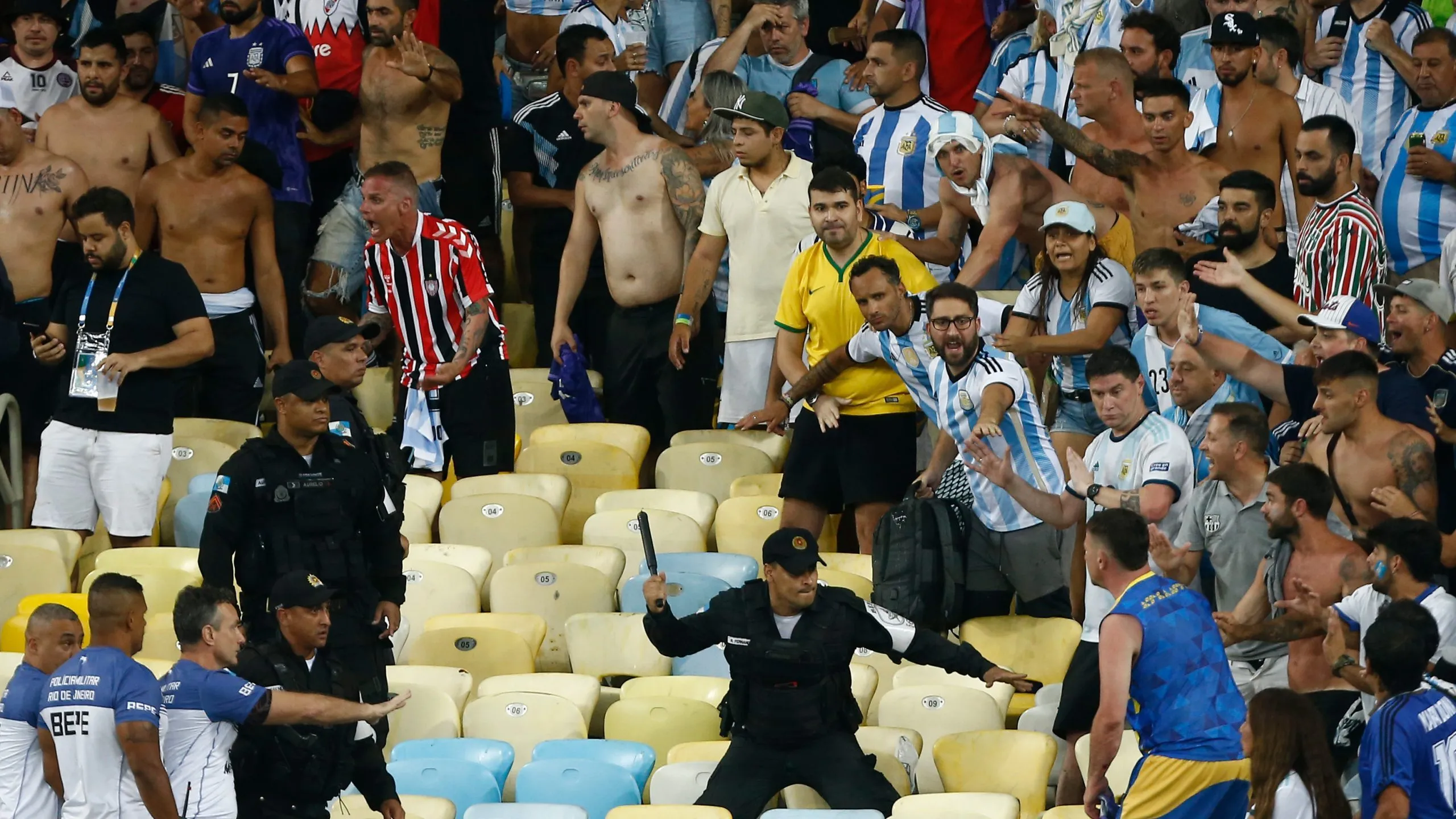 Brutal represión a los hinchas argentinos en el Maracaná (Getty)