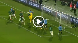 El blooper del arquero de Bolivia.