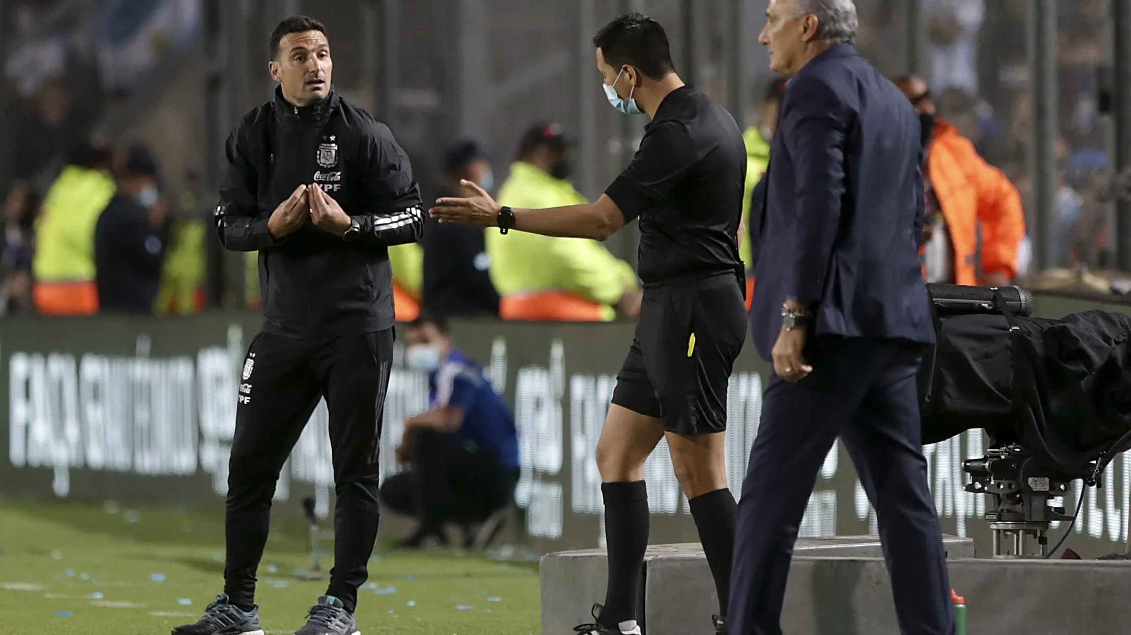 Lionel Scaloni el 16 de noviembre del 2021 frente a Brasil en San Juan. Getty Images.