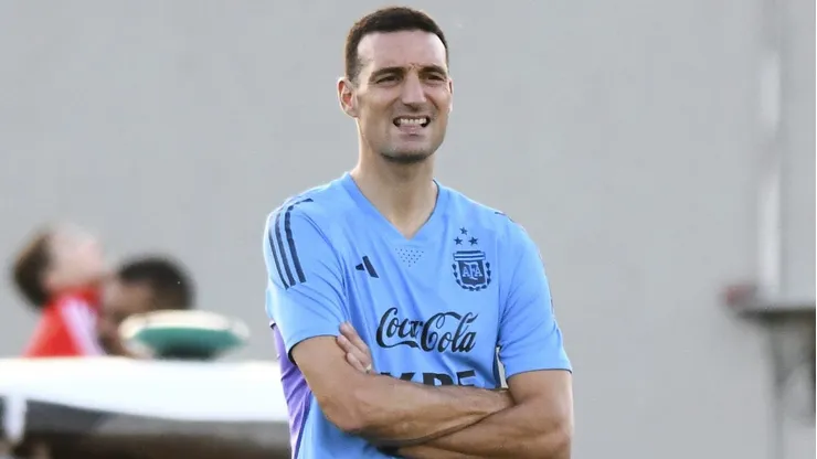 EZEIZA, ARGENTINA - NOVEMBER 14: Lionel Scaloni head coach of Argentina looks on during a training session of Argentina national team at Lionel Messi Training Camp on November 14, 2023 in Ezeiza, Argentina. (Photo by Rodrigo Valle/Getty Images)