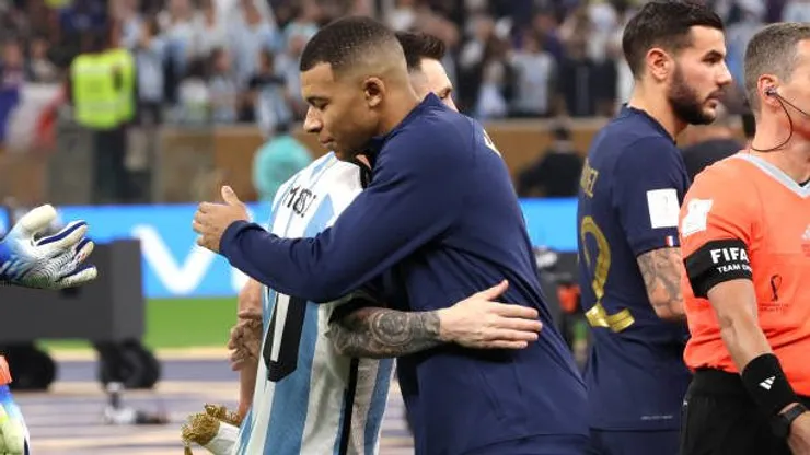 Lionel Messi y Kylian Mbappé en la final del Mundial.