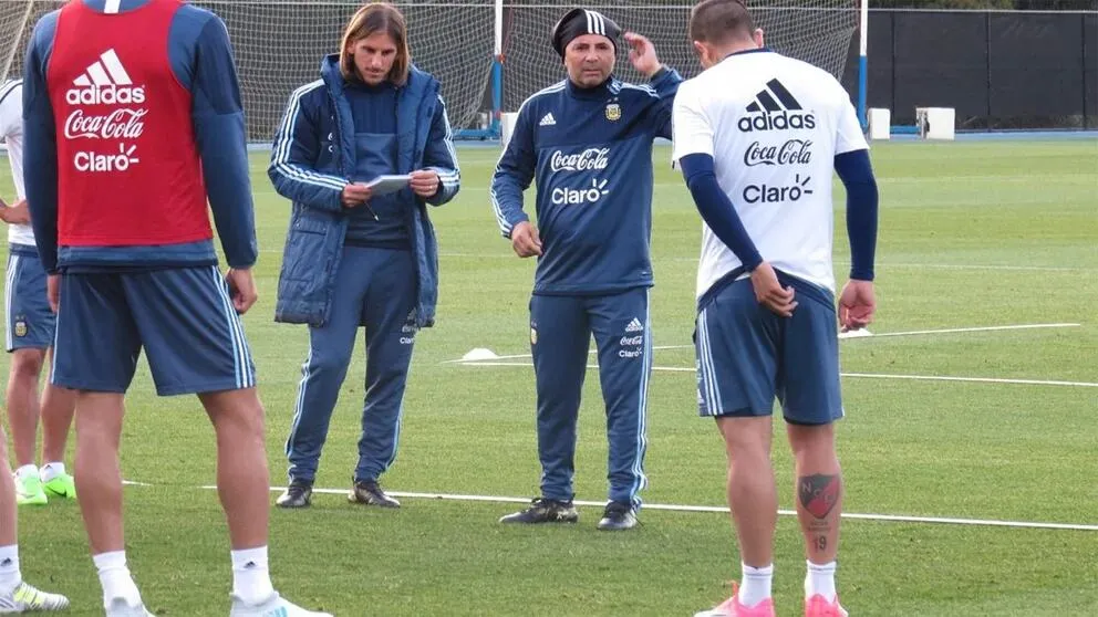 El llamado de Sampaoli lo hizo volver a trabajar con él. Foto web.