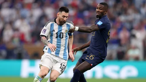 Messi y Thuram en la final del Mundial de Qatar.