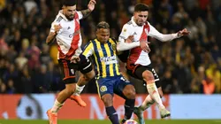 Jaminton Campaz enfrentando a River.