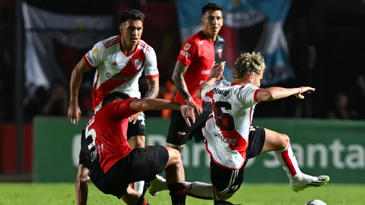 Colón enfrentando a River: el Sabalero es el "perjudicado" por este cambio reglamentario de AFA