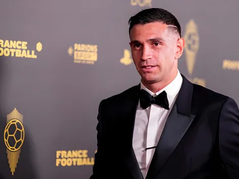 Dibu Martínez fue al encuentro de sus fanáticos apenas aterrizó en Argentina