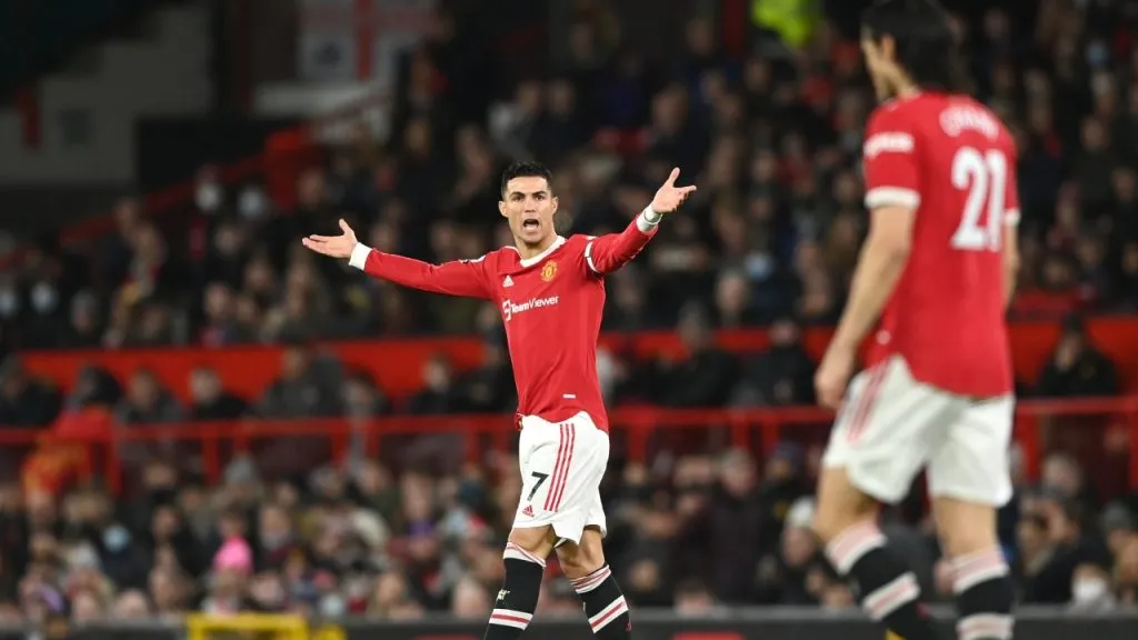 Cristiano se queja y aparece Cavani de fondo.