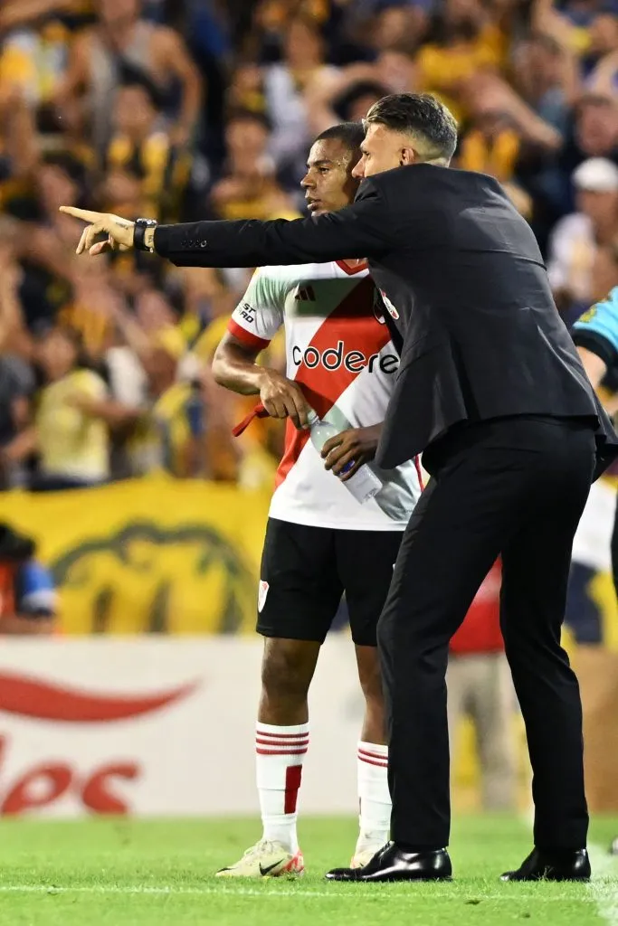 Martín Demichelis dándole indicaciones a Nicolás De La Cruz. (Foto: Getty).