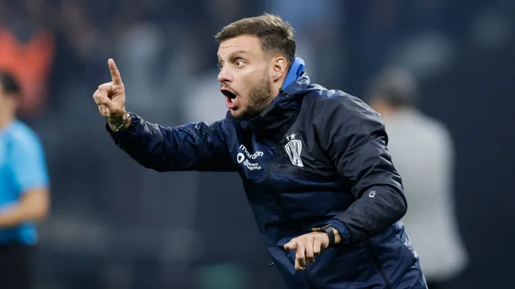 Martín Anselmi, el principal candidato de Racing, está lejos de reemplazar a Gago