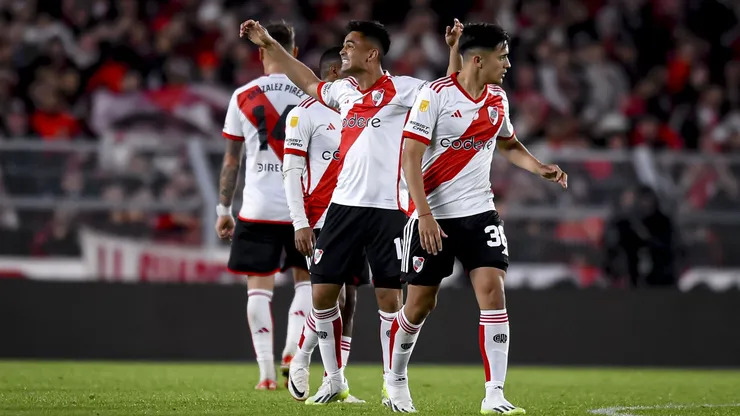 Gonzalo Martínez festeja su gol contra Huracán.