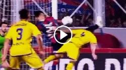 La mano de Gastón Hernández que el VAR ignoró.