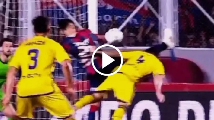 La mano de Gastón Hernández que el VAR ignoró.