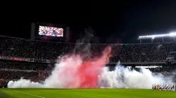 El recibimiento de los hinchas de River al equipo, previo al partido contra Huracán.